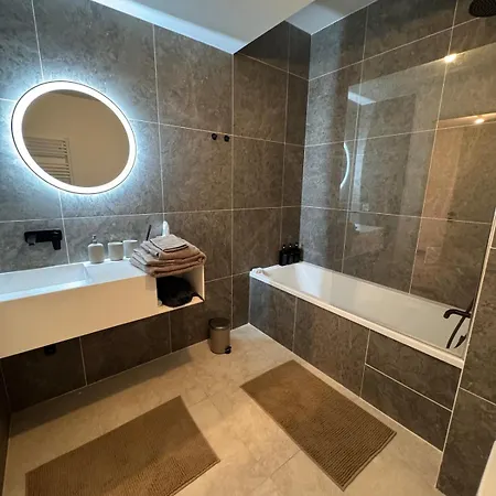 Daire Stylish 2br Monaco Border Flat, Terrace & Parking