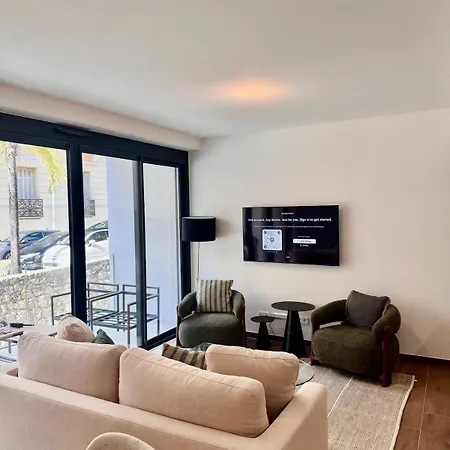 Stylish 2br Monaco Border Flat, Terrace & Parking *