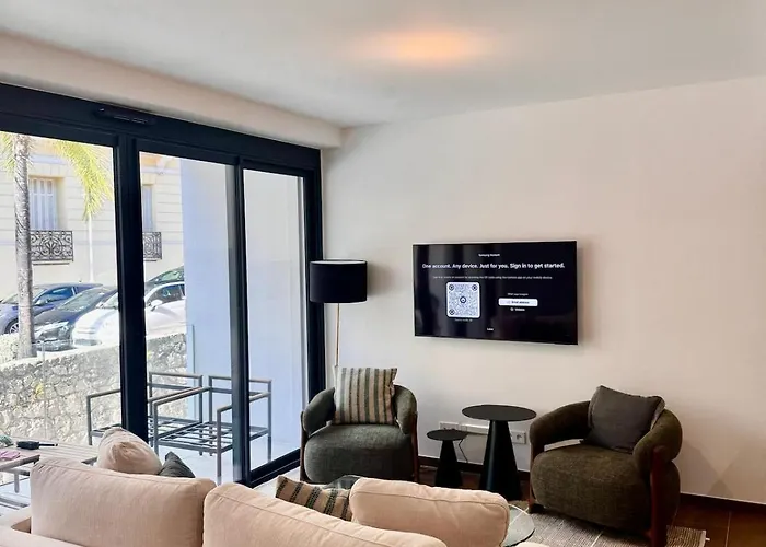 Stylish 2br Monaco Border Flat, Terrace & Parking *
